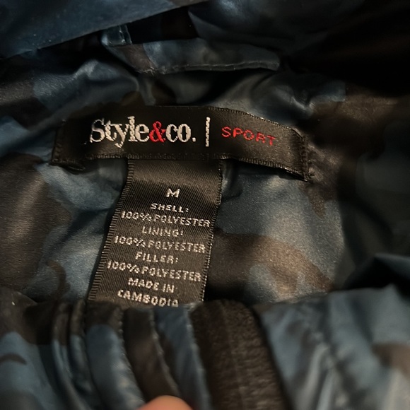 NWOT Style & Co Sport Navy Blue Camouflage Puffer Vest Size Medium - Picture 4 of 9